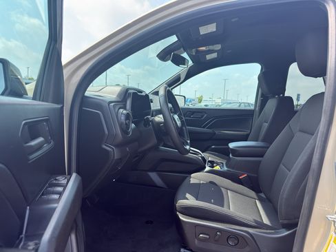 Used 2024 Chevrolet Colorado Trail Boss w/ LPO, Dark Essentials Package AWD/4WD image 12