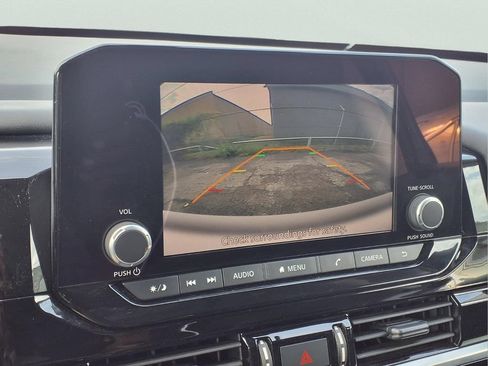 Used 2025 Nissan Pathfinder SV FWD image 11