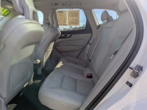 Used 2018 Volvo XC60 T6 Momentum w/ Convenience Package image 14