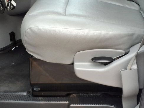 Used 2023 Ford E-450 and Econoline 450 Super Duty RWD image 18