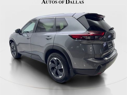 Used 2024 Nissan Rogue SV w/ SV Premium Package image 9