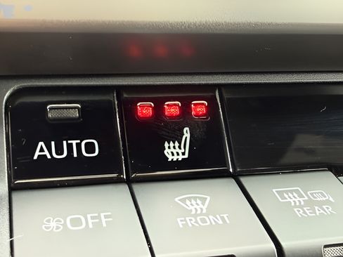 Used 2025 Toyota Camry XSE AWD/4WD image 12