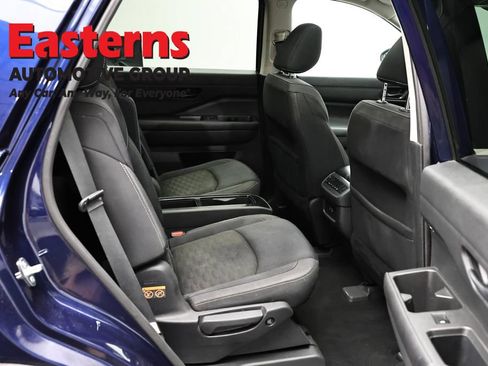 Used 2023 Nissan Pathfinder SV w/ SV Premium Package AWD/4WD image 23