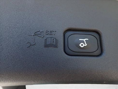 Used 2024 Lincoln Nautilus Premier w/ Equipment Group 102A AWD/4WD image 8