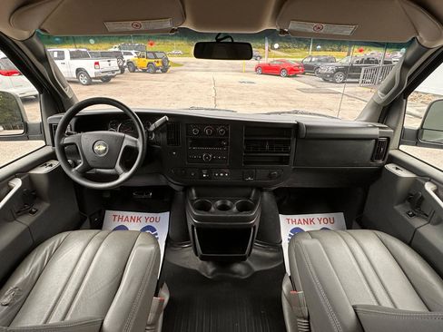 Used 2018 Chevrolet Express 2500 Extended RWD image 7