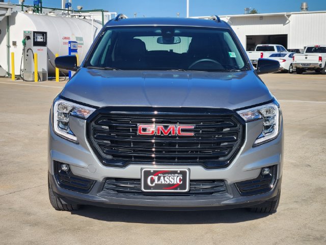 Used 2024 GMC Terrain SLT w/ Elevation Edition FWD image 2