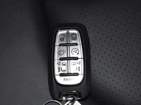 New 2026 Chrysler Pacifica Select AWD/4WD image 10