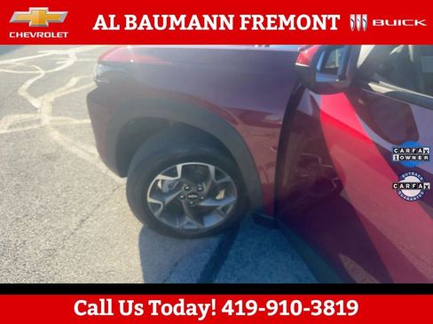 Used 2025 Chevrolet Trax LT FWD image 27