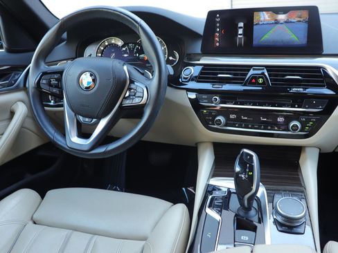 Used 2018 BMW 530i w/ Premium Package image 22