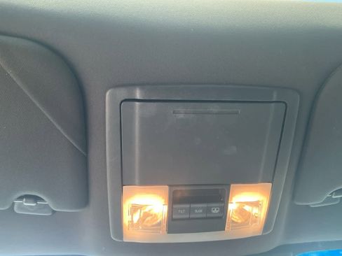 Used 2011 Lincoln MKS FWD image 19