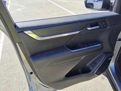 Used 2025 GMC Acadia Elevation image 7