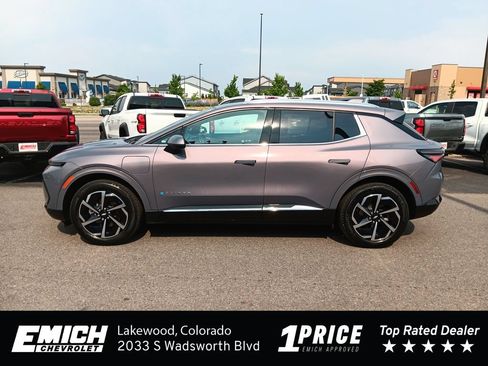 Used 2024 Chevrolet Equinox EV LT AWD/4WD image 2