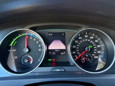 Used 2019 Volkswagen e-Golf SE w/ Driver Assistance Package FWD image 18