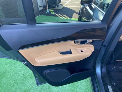 Used 2018 Volvo XC90 T6 Momentum w/ Convenience Package AWD/4WD image 40
