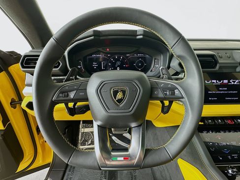 Used 2025 Lamborghini Urus SE AWD/4WD image 11