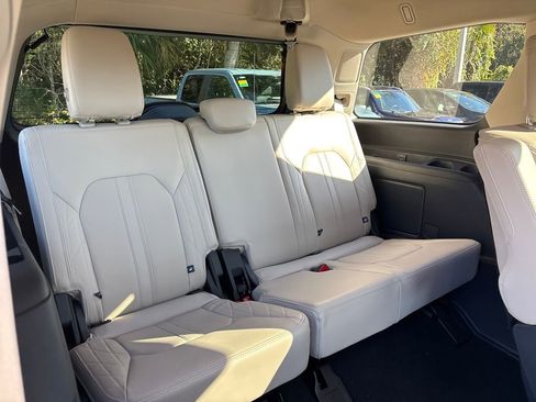 Used 2024 Ford Expedition Platinum image 30