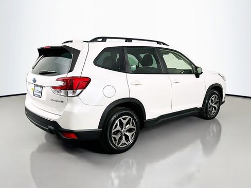 Used 2023 Subaru Forester Premium image 7