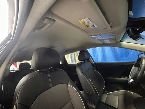 Used 2022 Kia Niro EX w/ Cold Weather Package image 27