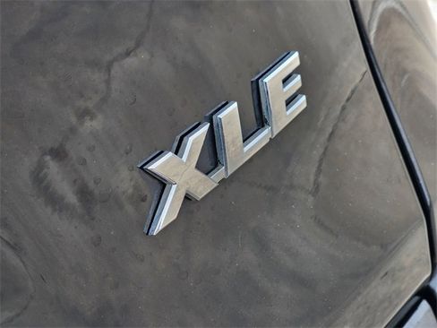 Used 2023 Toyota RAV4 XLE Premium image 12