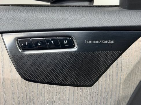 Used 2023 Volvo XC90 B6 Plus AWD/4WD image 22