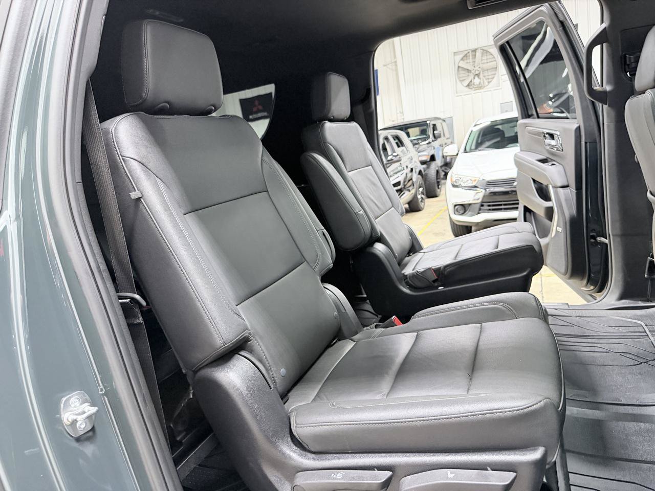 Used 2025 Chevrolet Suburban Z71 w/ Comfort Package AWD/4WD image 38