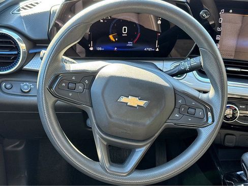 Used 2024 Chevrolet Trax LT FWD image 14