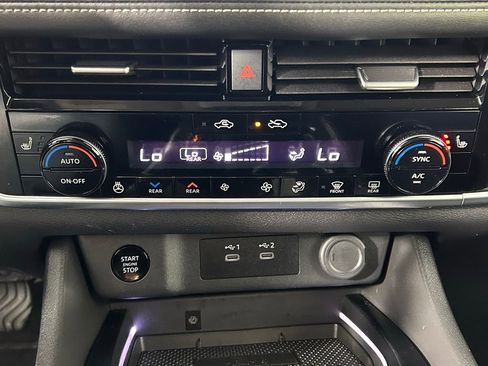 Used 2024 Nissan Rogue SL w/ SL Premium Package AWD/4WD image 22