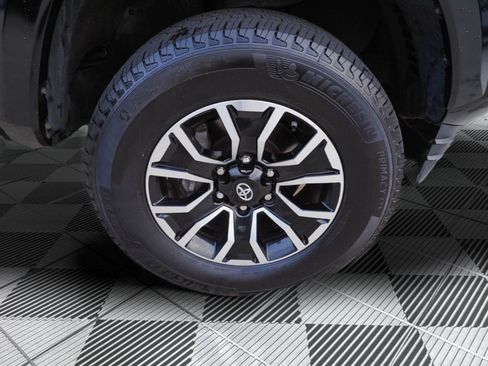 Used 2020 Toyota Tacoma TRD Sport AWD/4WD image 33