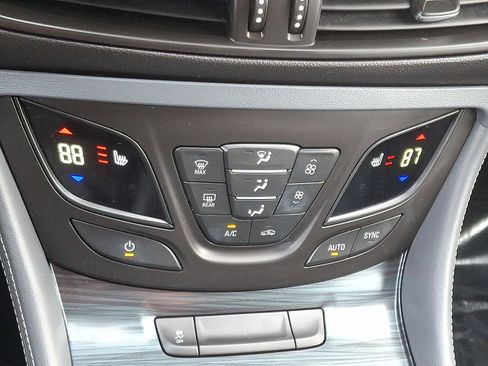 Used 2020 Buick Envision Essence image 16