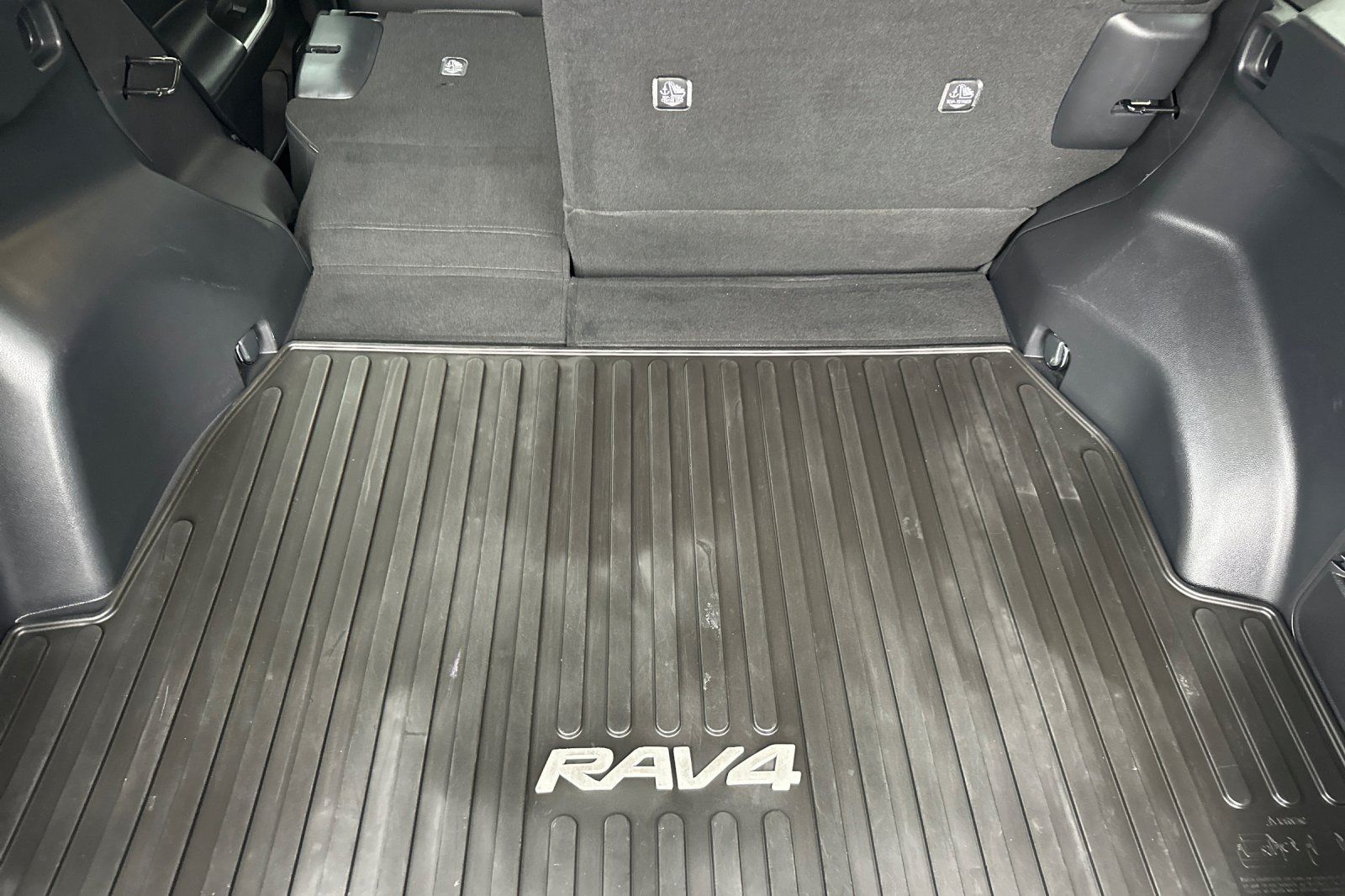Used 2023 Toyota RAV4 LE AWD/4WD image 16