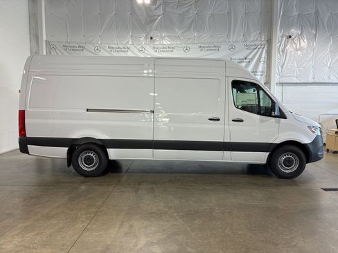 New 2025 Mercedes-Benz Sprinter 2500 image 3