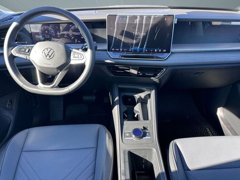 New 2026 Volkswagen Tiguan SE FWD image 14