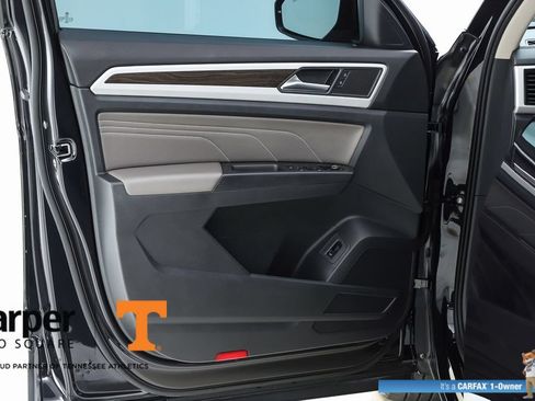 Used 2023 Volkswagen Atlas SE w/ Black Wheel Package FWD image 18
