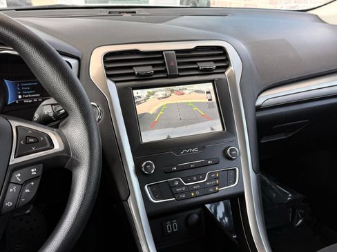 Used 2019 Ford Fusion SE FWD image 31