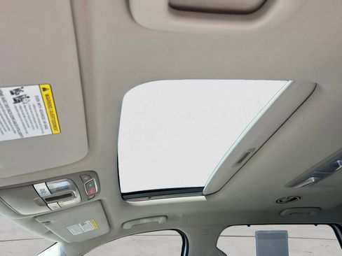 Used 2024 Kia Telluride EX image 2