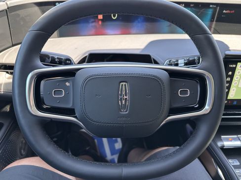 Used 2026 Lincoln Nautilus Reserve image 7