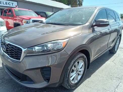 Used 2020 Kia Sorento LX image 2