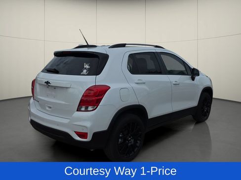 Used 2022 Chevrolet Trax LT w/ Driver Confidence Package AWD/4WD image 9