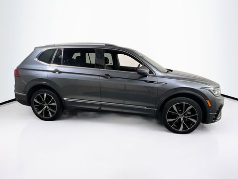 Used 2022 Volkswagen Tiguan SEL R-Line AWD/4WD image 4