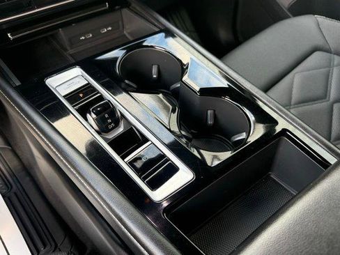 Used 2024 Volkswagen Atlas Cross Sport SE image 10