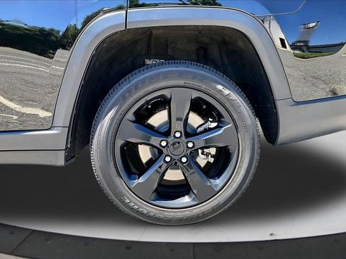 Used 2023 Jeep Grand Cherokee L Laredo AWD/4WD image 34