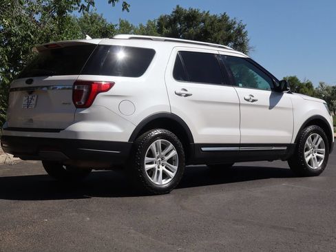 Used 2019 Ford Explorer XLT w/ Equipment Group 202A AWD/4WD image 5