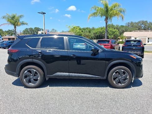 Used 2024 Nissan Rogue SV FWD image 4