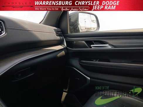 Used 2024 Jeep Wagoneer Series II AWD/4WD image 28