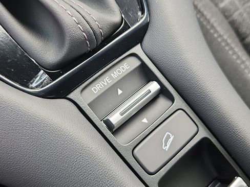 New 2027 Honda HR-V LX image 15