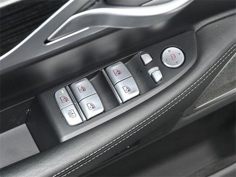 Used 2022 BMW 740i xDrive w/ M Sport Package image 13