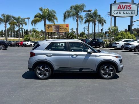 Used 2025 Hyundai Venue SEL image 5