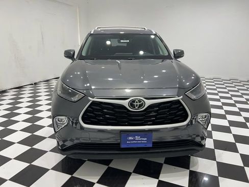 Used 2022 Toyota Highlander XLE image 8