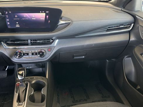 Used 2025 Buick Envista Preferred image 34