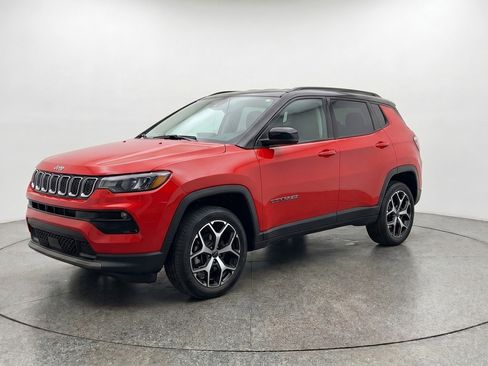 Used 2025 Jeep Compass Limited AWD/4WD image 3